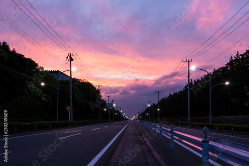 (千葉県ｰ都市風景)桃色の空へ向かう道３ © moarave