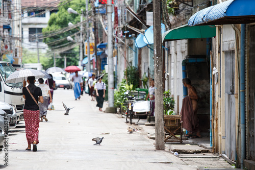 Tableau sur toile Street Life - Yangon, Myanmar
