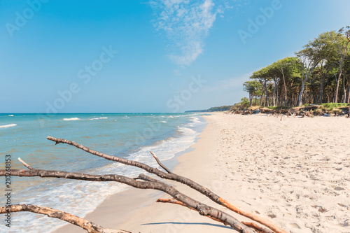 Weststrand in Prerow an der Ostsee mit Blick auf das Meer