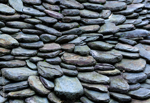 Φωτογραφία pebblestone black sidewalk