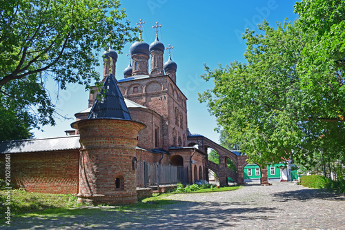 The residence of the Patriarch of Russia since 1991. Founded in the XIII century, first as a monastery. The Cathedral of the Holy Virgin and the Metropolitan's Chambers were built in 1655-1670 by the 