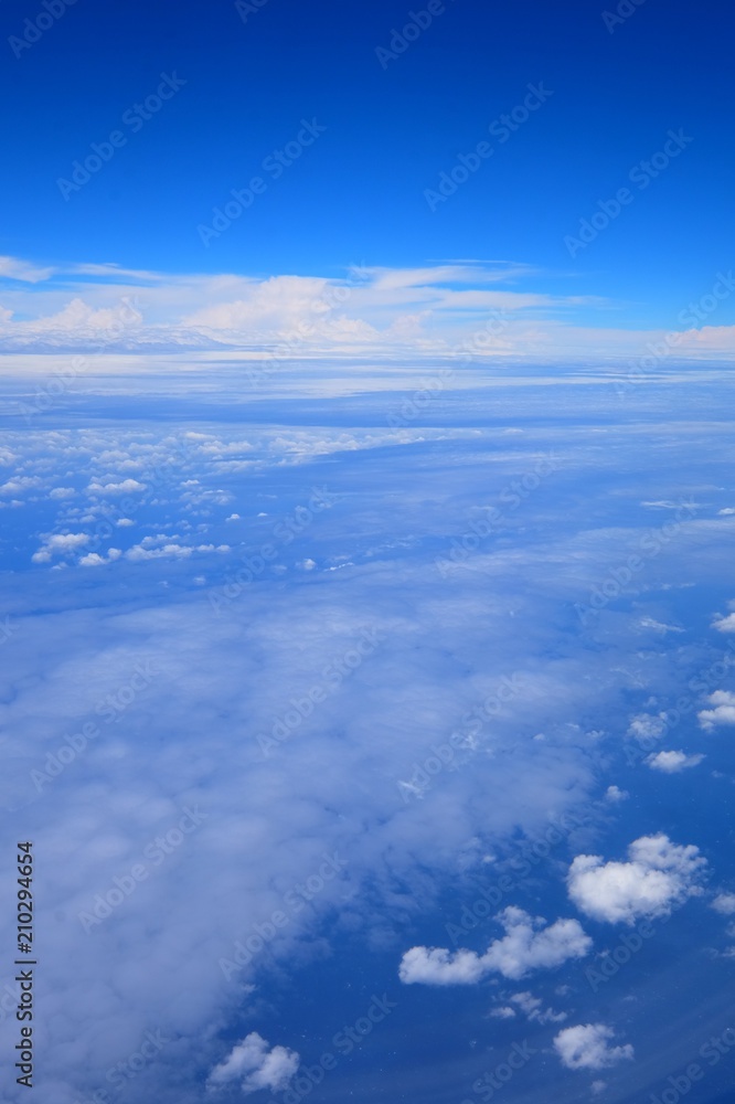 Naklejka premium Beautiful blue sky and white cloud view from the plane in Japan Okinawa