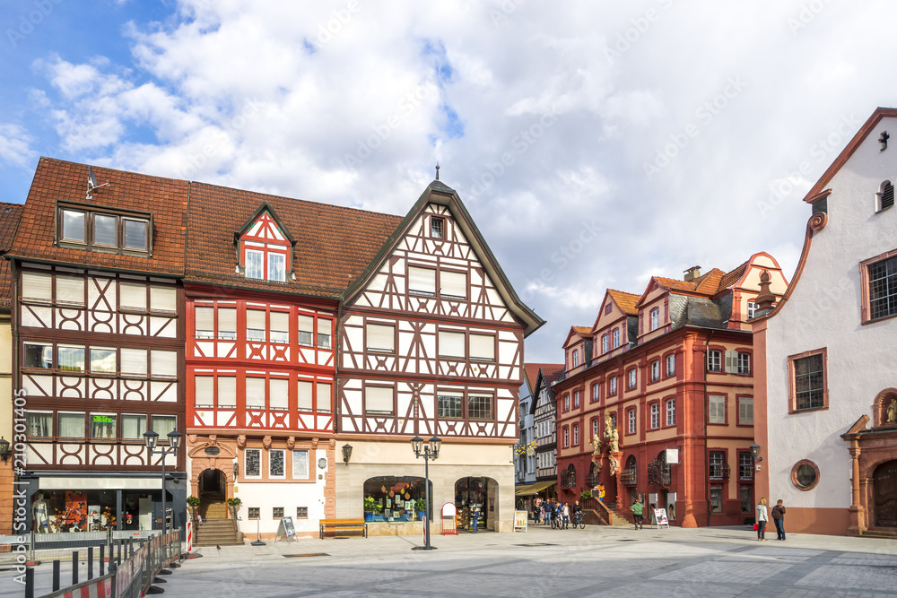 Obraz premium Tauberbischhofsheim, Marktplatz, Liobakirche, Rathaus