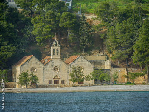 Cuadro en lienzo Old vintage church on island Vis shore build from stone.