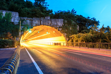 Fotobehang Tunnel Snelwegtunnel met lichtstrepen 's nachts  © ABCDstock