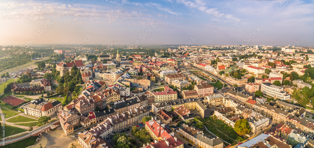 Lublin - panoram starego miasta z lotu ptaka. Turystyczna część miasta Lublin z widocznymi zabytkami.