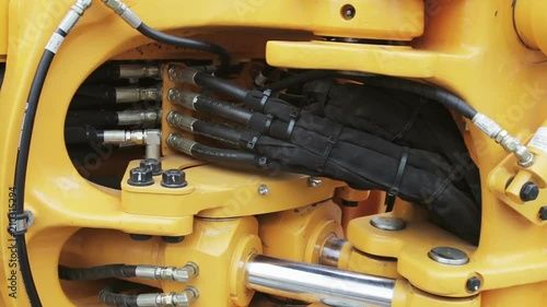 Hydraulic piston system for tractors, bulldozers, excavators. details of construction equipment