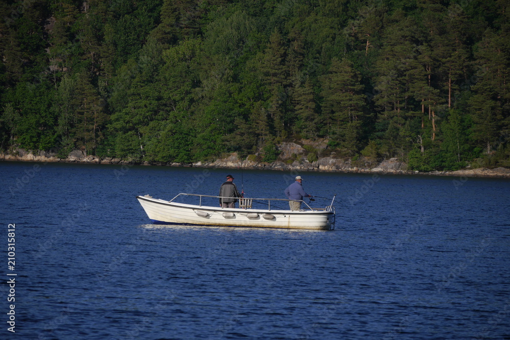 Zwei Angler im Boot Zwei Angler im Boot
