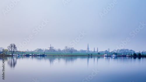 Fotografía Dutch river landscape during blue hour