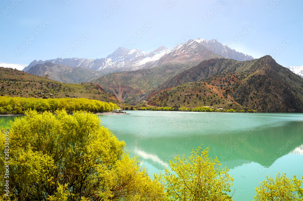 Turquoise Lake Iskanderkul (Iskander Kul) Fann mountains, Tajikistan, Central Asia
 - obrazy, fototapety, plakaty 