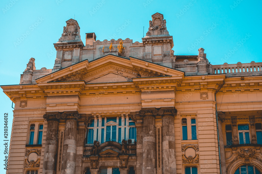 Obraz premium historical government building in the heart of budapest