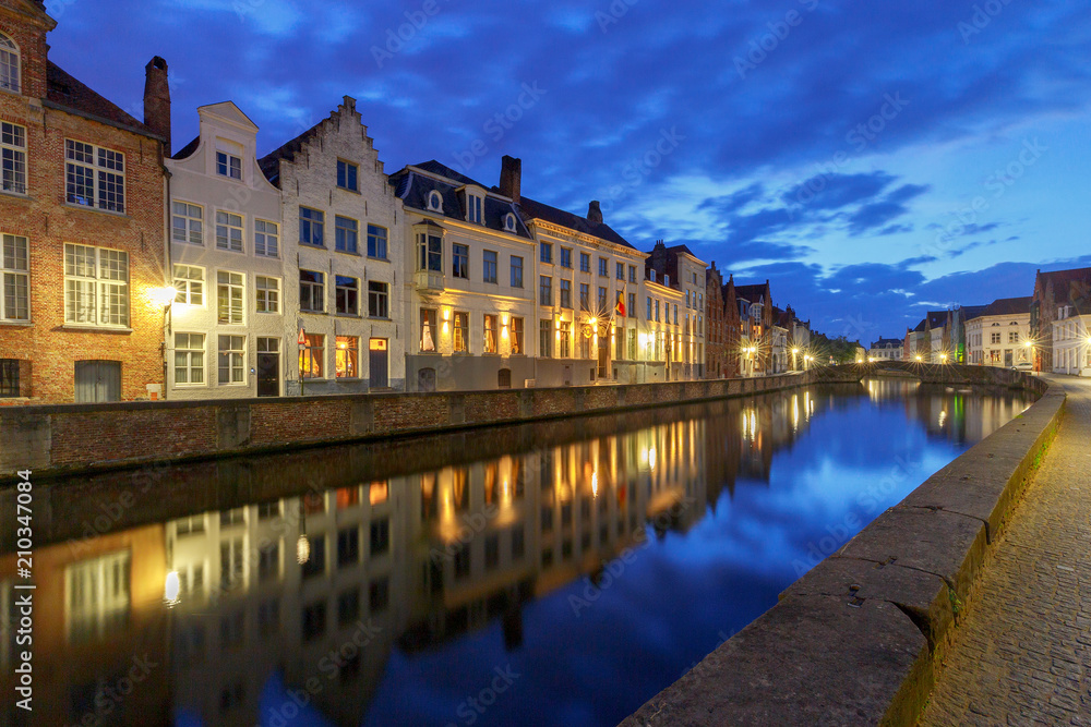 Bruges. Canal Spiegel Rei.