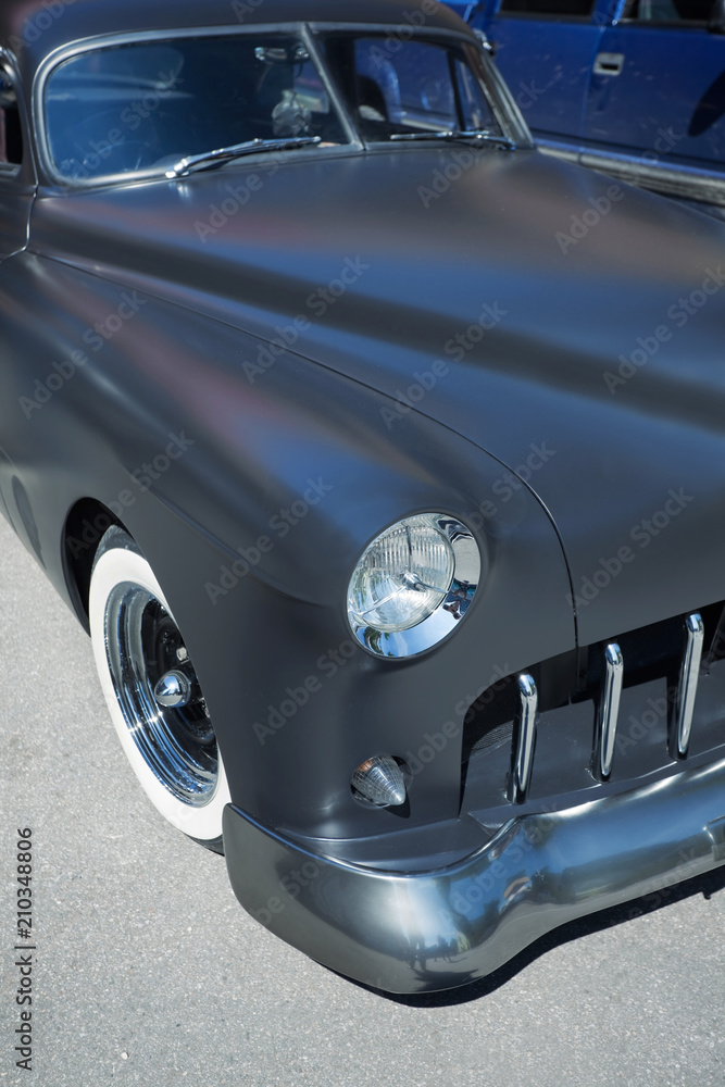 American Classic Car, Front View