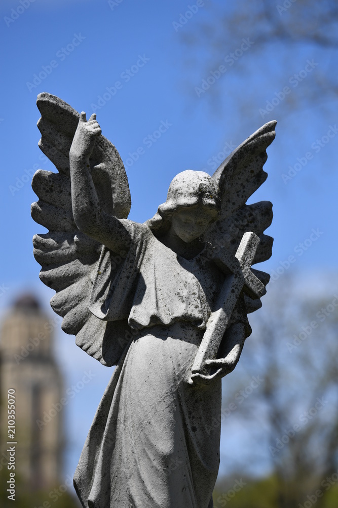 Fototapeta premium Sculpture of a warning angel on an old tomb of the cemetery of Montreal-Canada