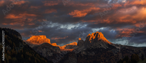 Fototapeta Naklejka Na Ścianę i Meble -  Selva di Val Gardena, Scenic mountain landscape, Italian Dolomites with dramatic sunset and cloudy sky at background.