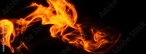 燃え上がる火炎と黒背景 © k_yu