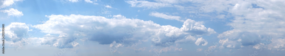 Obraz premium Niebo, chmury - panorama