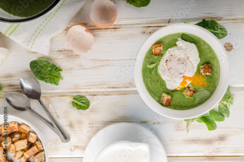 Spinach soup with poached egg