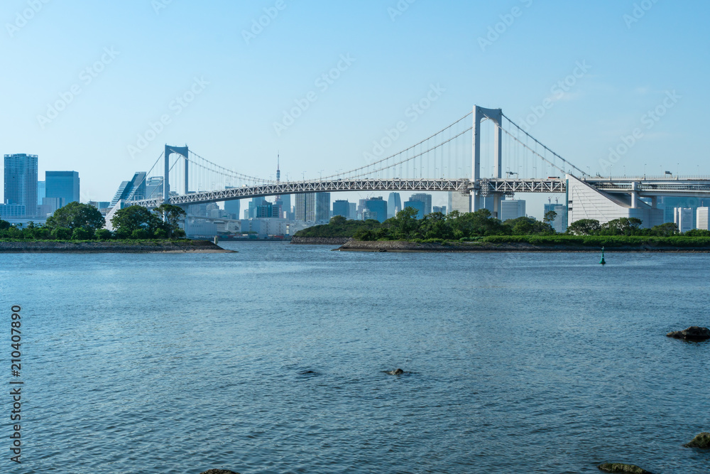 東京の都市風景　お台場から見るレインボーブリッジ