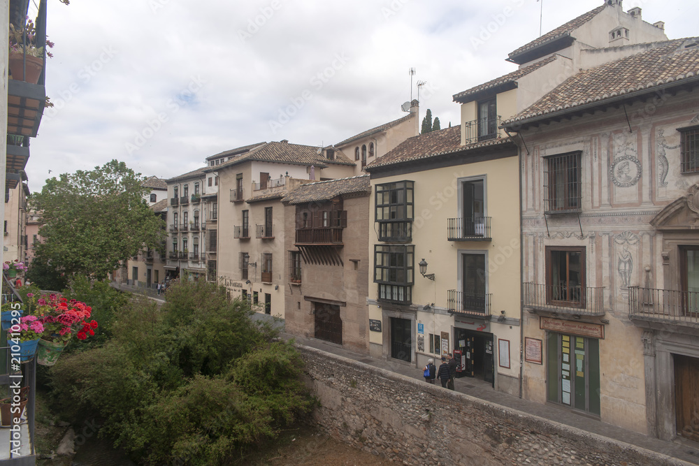 paseo por las calles del antiguo barrio del Albaicín, Granada
