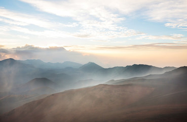 Papier peint photo Pantone 2025 Mocha Mousse Haleakala  © Galyna Andrushko