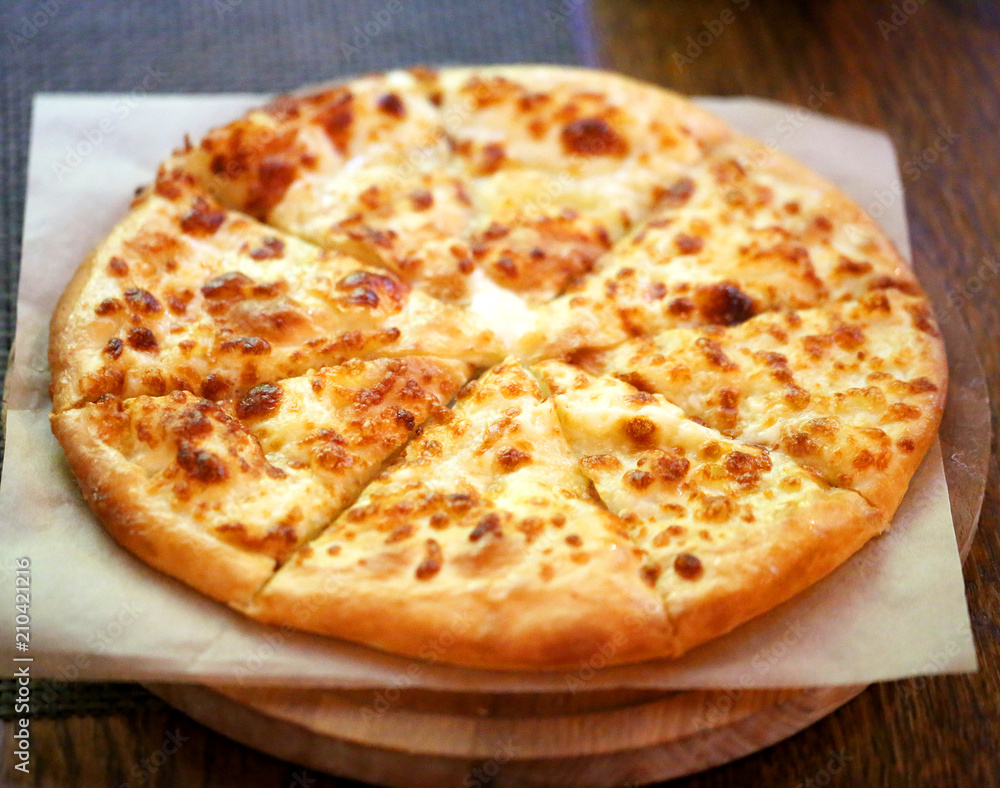 Photo of a delicious macro pie with cheese Photo of a delicious macro pie with cheese