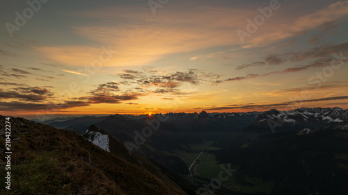 Sonnenaufgang in den Bergen © martinwalser