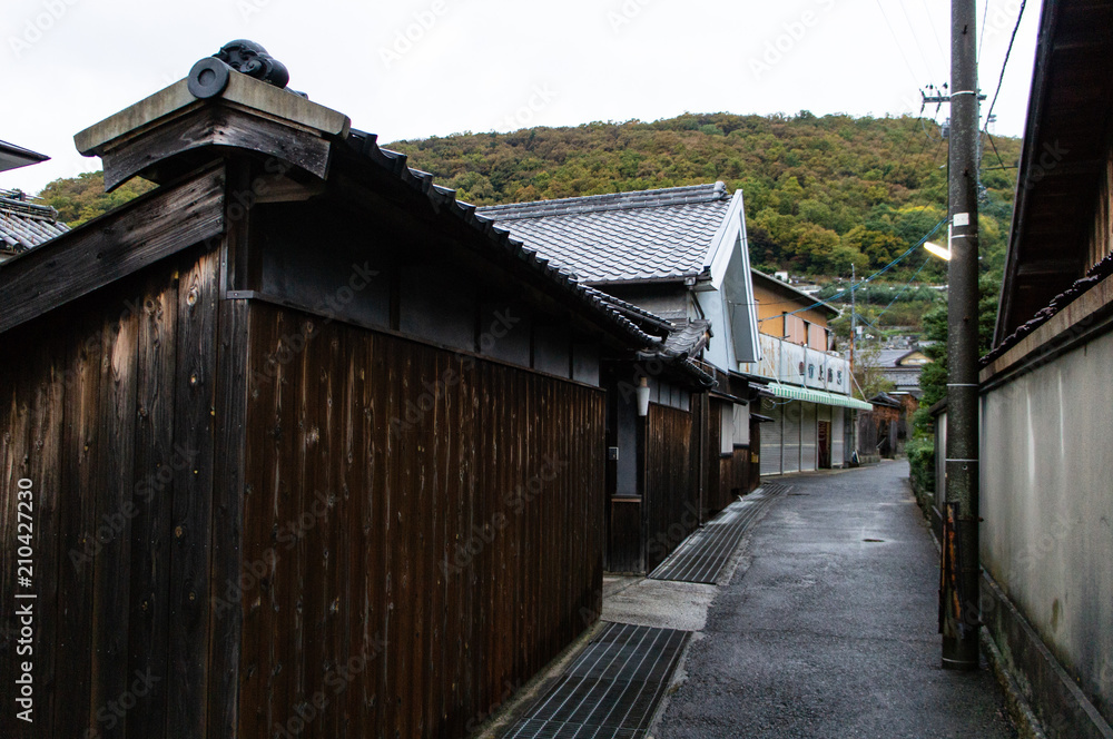 小豆島の坂手の小路（香川県、日本）