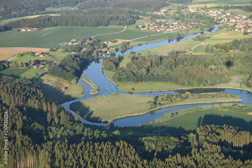 Chiemgau, Chiemsee, Seeon, Seebruck, Truchtlaching, Alz, Fluss, Mäander, Biegung, verlungen, Kurve, Dorf, Kirche, Kirchturm, Land, Abfluss, Au, Wald, Aulandschaft photo