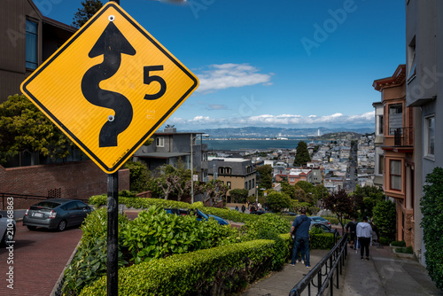 Bilde på lerret lombard street signs, view of lombard street landscape in san francisco