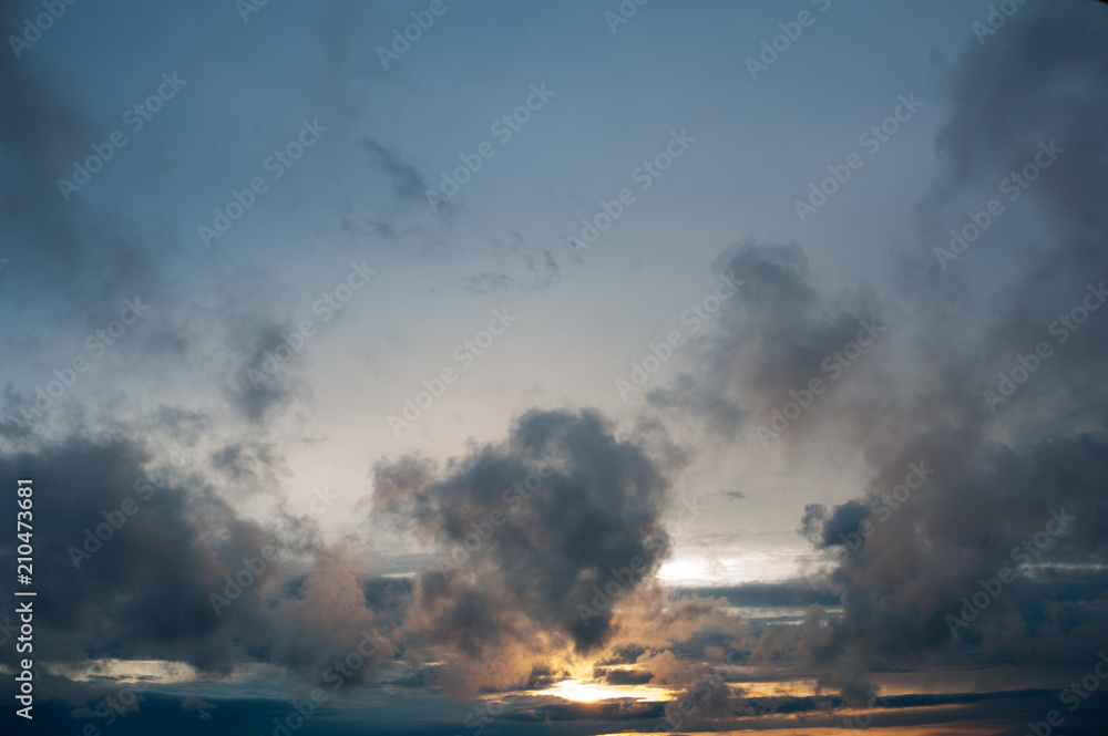 Obraz premium Beautiful colorful sunset