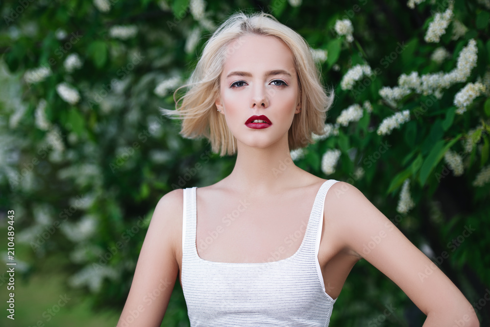 Naklejka premium attractive girl in garden