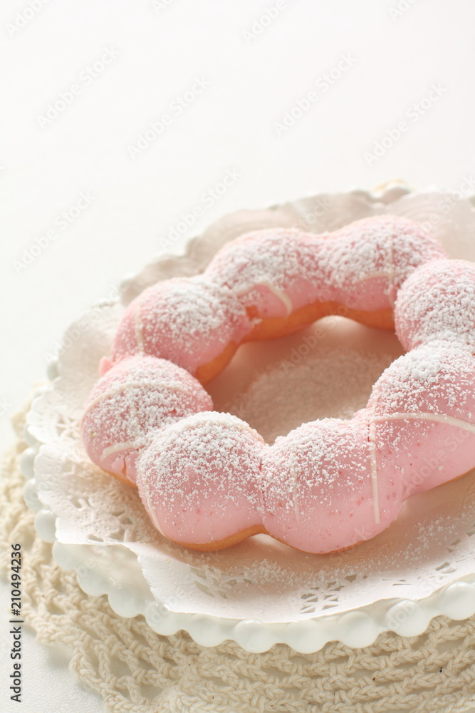 Homemade strawberry chocolate donut ring Homemade strawberry chocolate donut ring