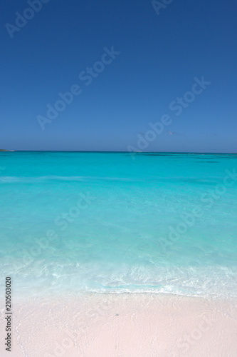 Fototapeta Naklejka Na Ścianę i Meble -  Clear water caribbean beach