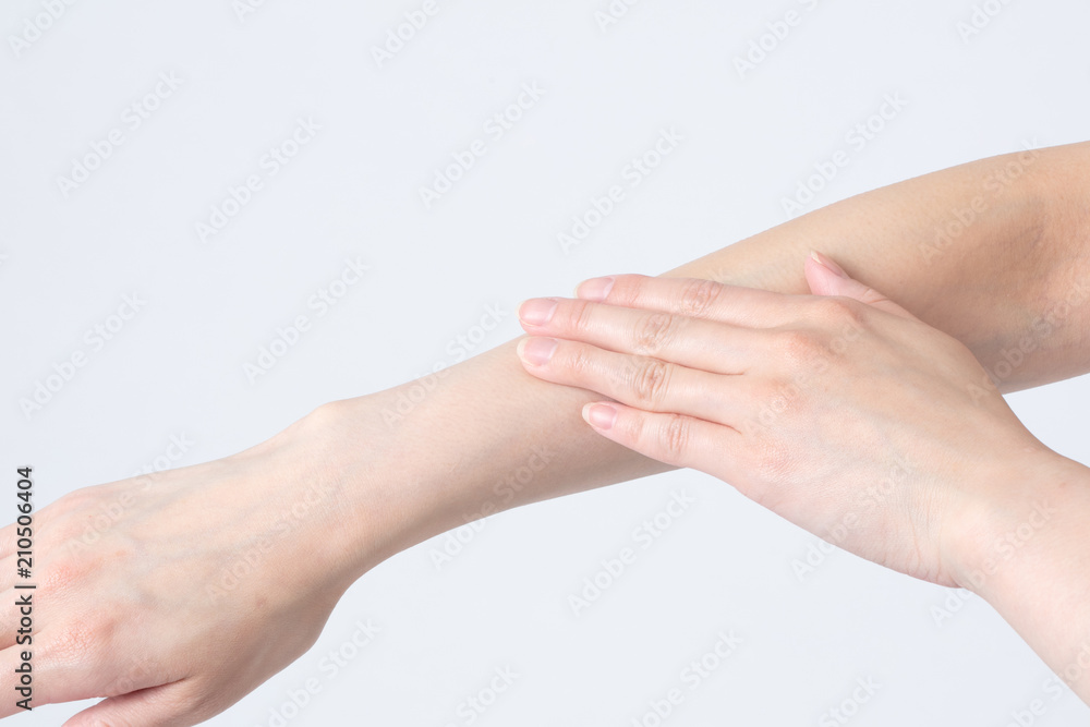 女性 手 女性 手