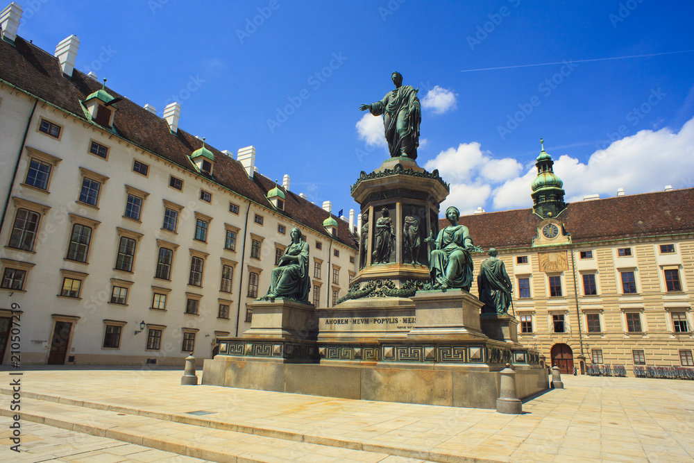 Fototapeta premium Kaiser Franz Monument in Vienna