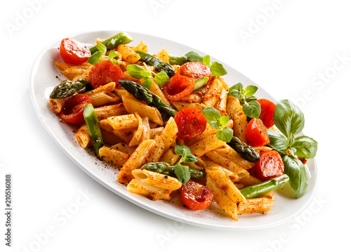 Pasta with tomato sauce and vegetables
