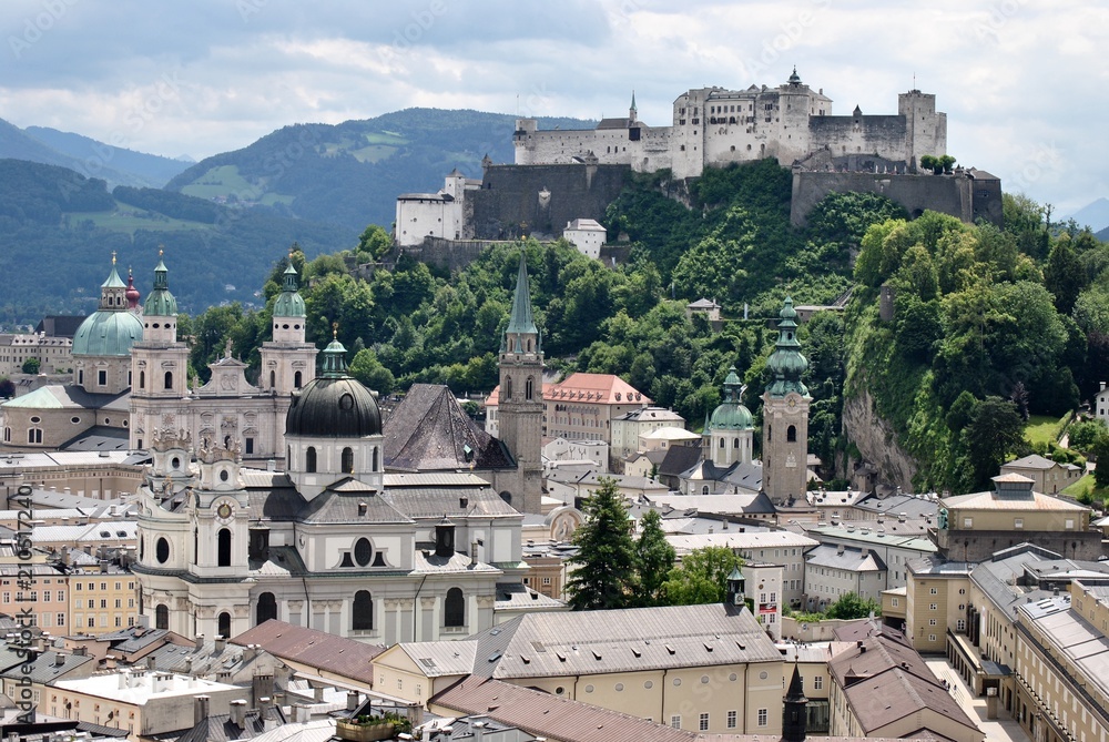 Obraz premium Blick auf Salzburg mit Festung