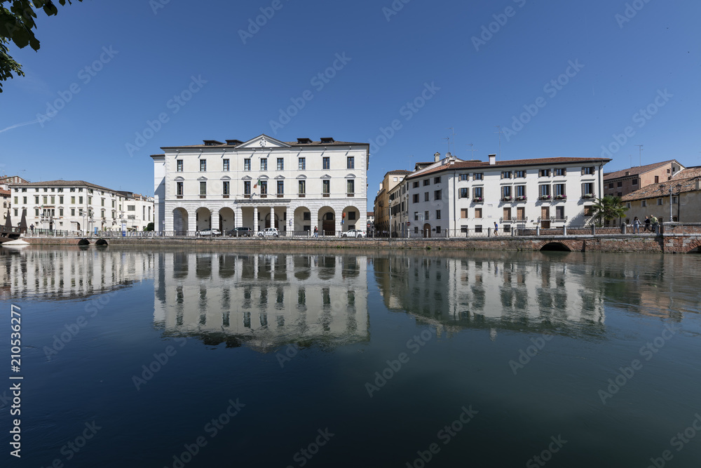 Treviso, Palazzo San Paolo, sede universitaria e il fiume Sile