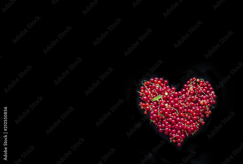 Heart from red currants 
