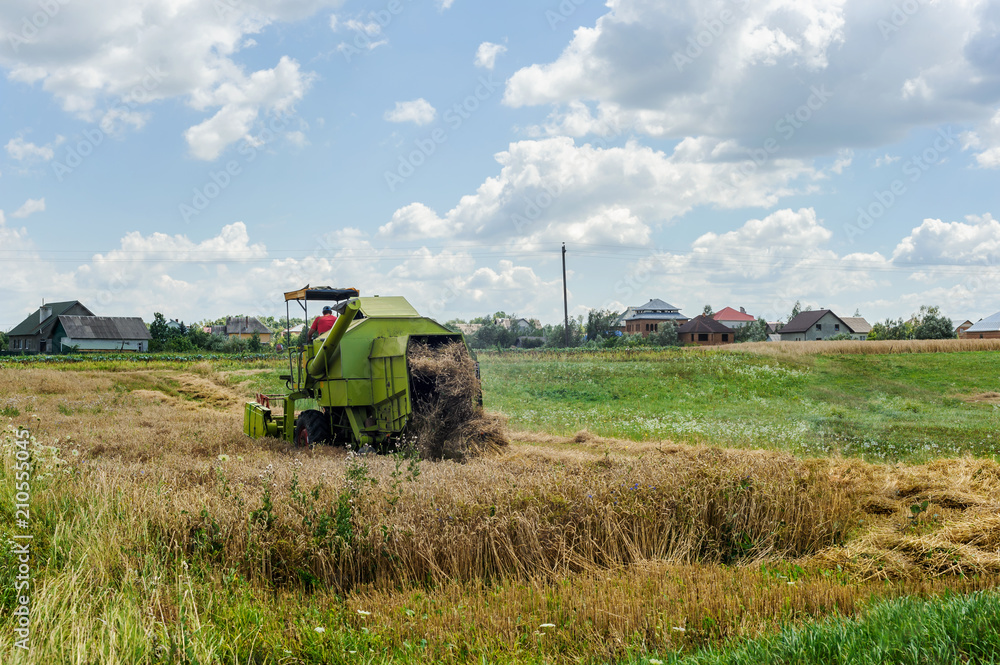 Obraz premium The combine harveste.