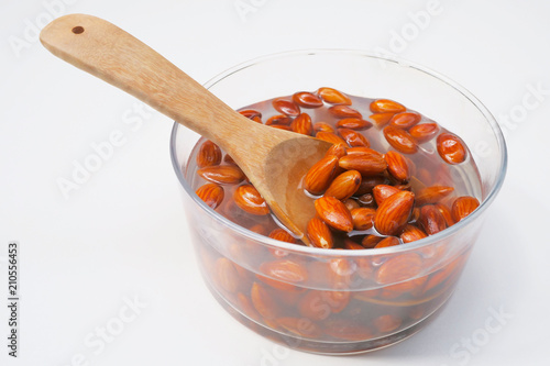 Soak the almonds in a bowl to make almond milk.
