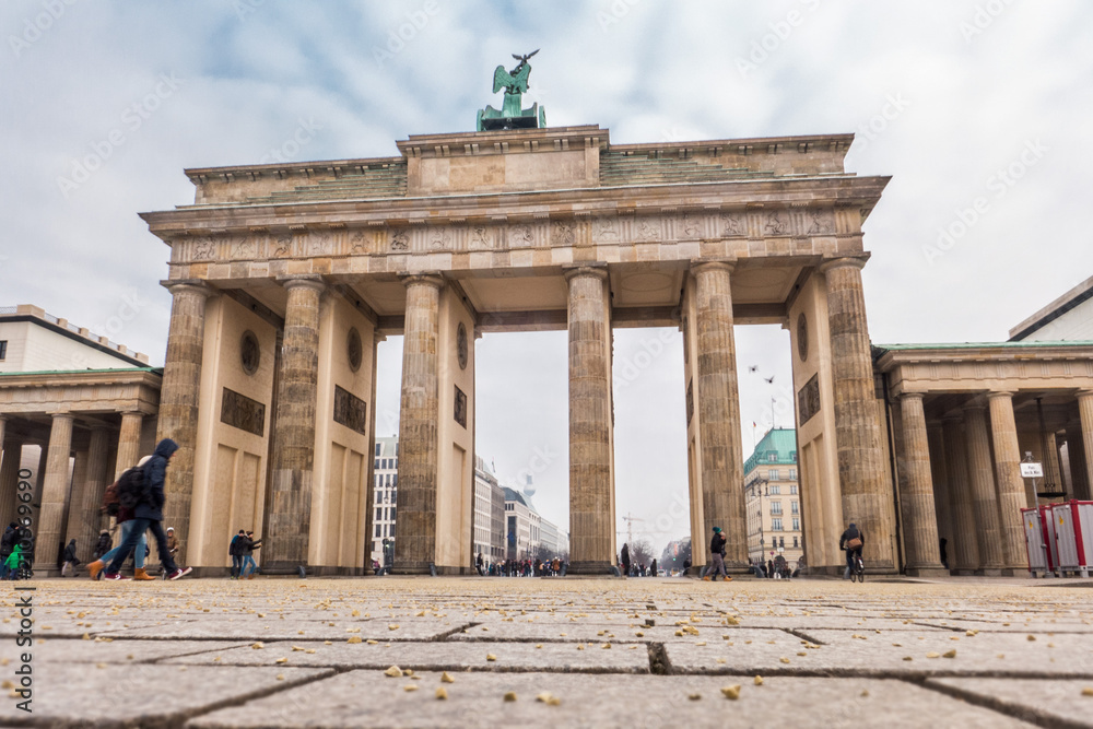 Brandenburger Tor vom Boden fotografiert