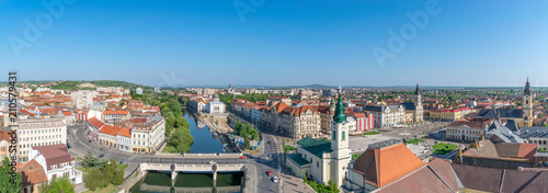 Cuadro en lienzo Oradea - Panorama of the historic center with Union Square, Saint Ladislau Bridg