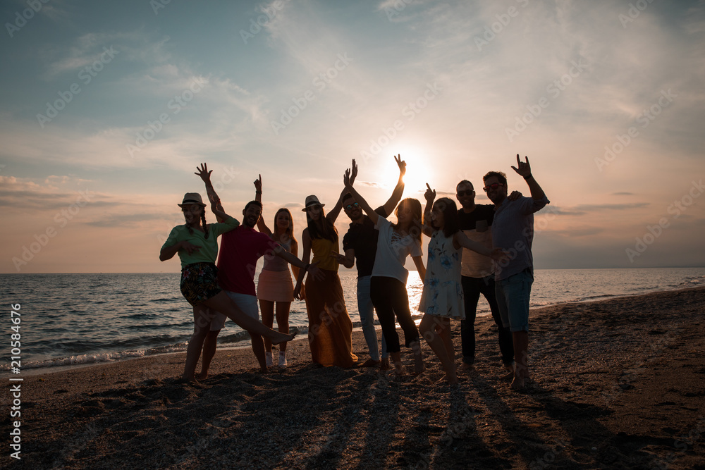 Fototapeta premium people silhouette at sunset
