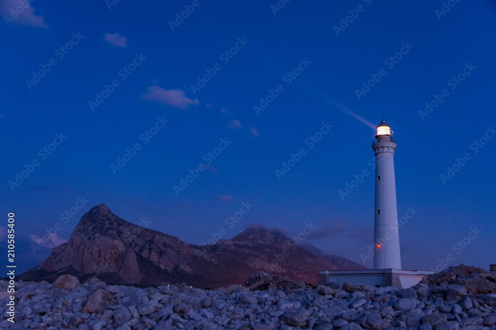 Il faro di San Vito lo Capo al crepuscolo, provincia di Trapani IT