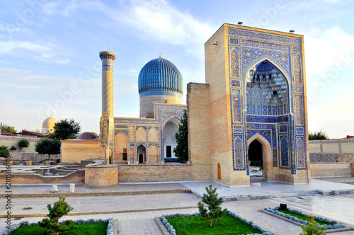 Gur-Emir mausoleum of Tamerlane (Amir Timur) and his family in Samarkand, Uzbekistan
 photo