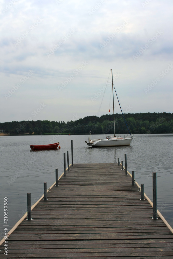 Naklejka premium Boats on the lake