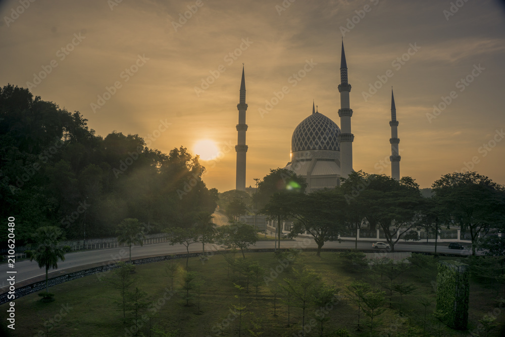 Naklejka premium Masjid Sultan Salahuddin Abdul Aziz Shah in Malaysia