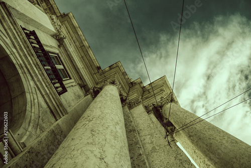Detail of the Augusta Street Triumphal Arch in the city of Lisbon .